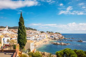 Read more about the article The Worst Time to Visit Spain: Navigating the Seasonal Maze